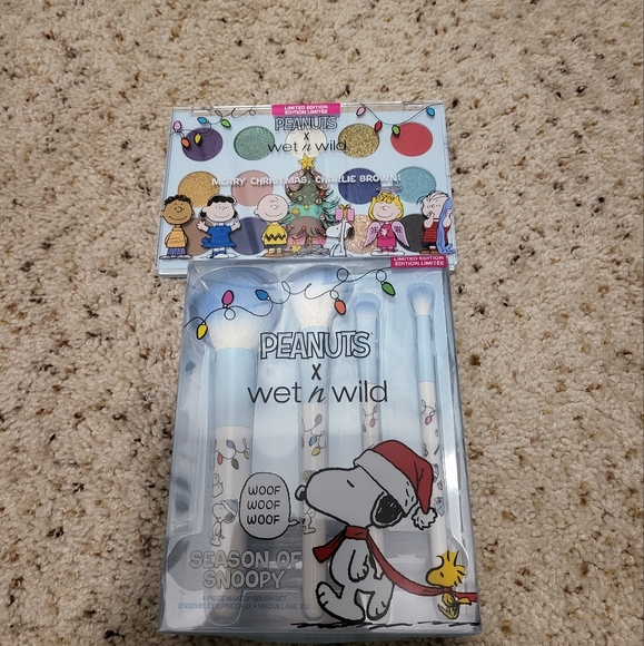 wet n wild Other - Snoopy palette and brush set.